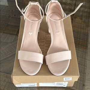 Steve Madden patten leather heel